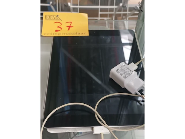 Lot 37 - apple ipad - afbeelding 1 van  3