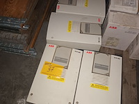 Lot 37 - frequentie omvormer abb. 4 stuks - afbeelding 1 van  4