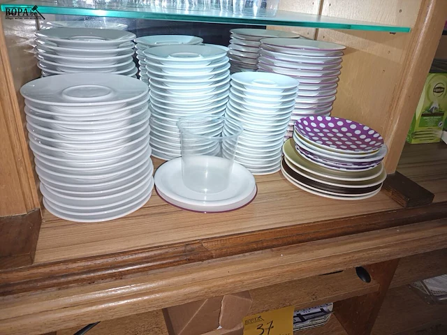 Lot 37 - horeca materiaal en bordjes - afbeelding 4 van  4