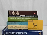 Lot 37 - lot boeken, religie, 9 stuks - afbeelding 1 van  1