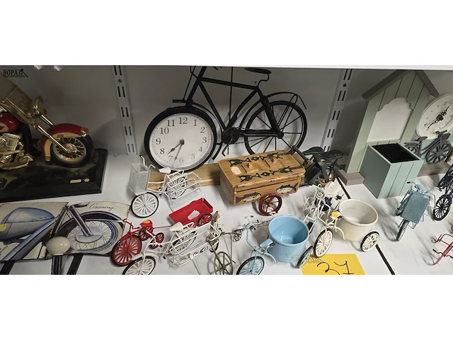 Lot 37 - lotje diverse metalen fietsen ong 12 stuks - afbeelding 1 van  5