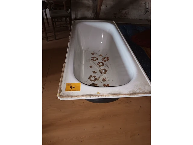 Lot 37 - metalen bad - afbeelding 1 van  3