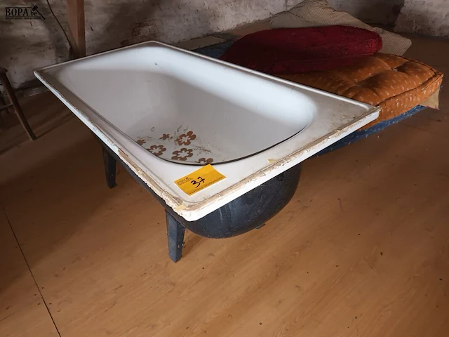 Lot 37 - metalen bad - afbeelding 2 van  3