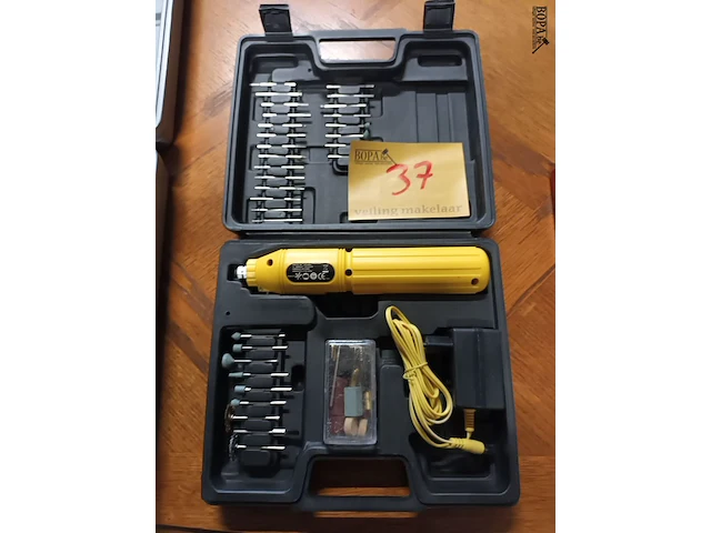Lot 37 - multitool in koffer - afbeelding 1 van  4