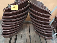 Lot 37 - polyester voederbak. 19 stuks - afbeelding 1 van  3