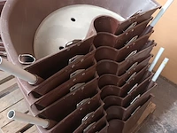 Lot 37 - polyester voederbak. 19 stuks - afbeelding 3 van  3