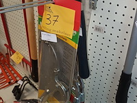 Lot 37 - tuinscharen. 4 stuks - afbeelding 1 van  4