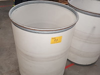 Lot 37 - witte ton. 2 stuks - afbeelding 2 van  3