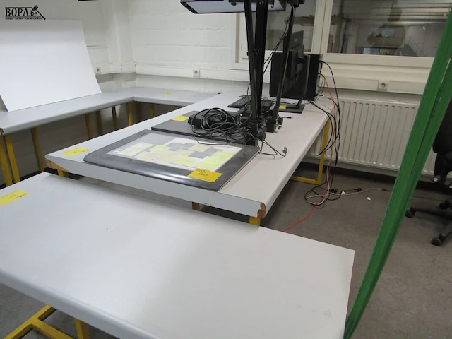 Lot 370 - bureautafel - afbeelding 3 van  3
