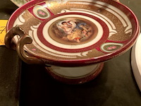 Lot 370 - romantisch bord/schaaltje op voet schwarzburg bonbonschaal, - afbeelding 2 van  5