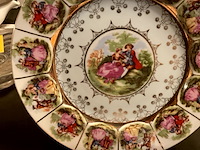 Lot 370 - romantisch bord/schaaltje op voet schwarzburg bonbonschaal, - afbeelding 4 van  5