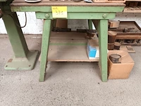 Lot 371 - houten werkbank - afbeelding 1 van  3