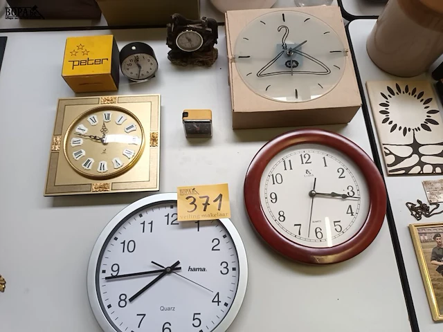 Lot 371 - klokken en wekkers. 7 stuks - afbeelding 1 van  5