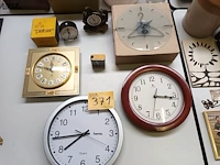 Lot 371 - klokken en wekkers. 7 stuks - afbeelding 1 van  5
