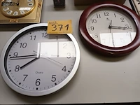 Lot 371 - klokken en wekkers. 7 stuks - afbeelding 2 van  5