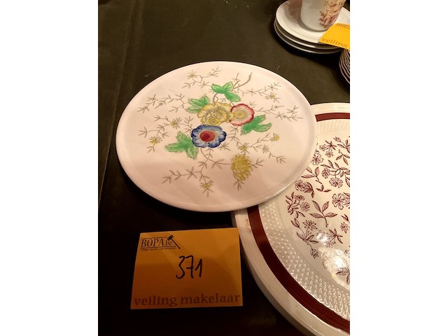 Lot 371 - taartschotels, 2 stuks - afbeelding 2 van  3