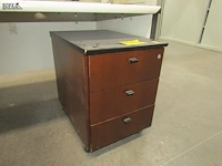 Lot 372 - dubbele bureau met ladekastje - afbeelding 2 van  4