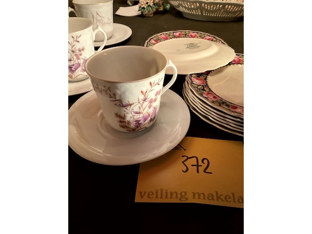 Lot 372 - flowers bordjes marlborough 7 stuks/3 koffiekopjes/ bordjes - afbeelding 3 van  6
