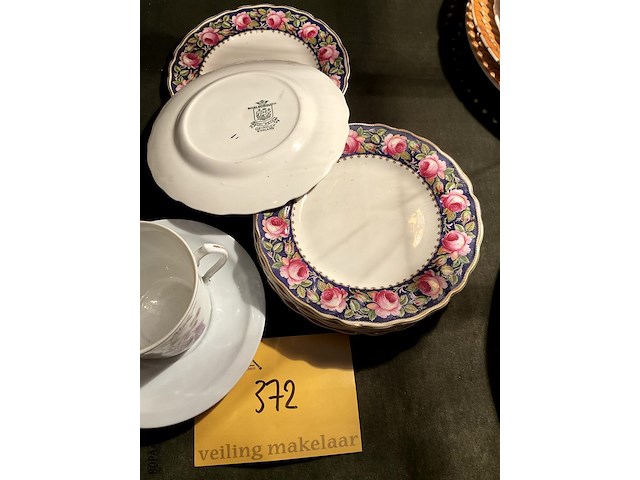 Lot 372 - flowers bordjes marlborough 7 stuks/3 koffiekopjes/ bordjes - afbeelding 5 van  6