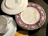 Lot 372 - flowers bordjes marlborough 7 stuks/3 koffiekopjes/ bordjes - afbeelding 5 van  6
