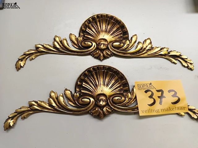 Lot 373 - koperen meubelbeslag. 2 stuks - afbeelding 1 van  3