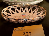 Lot 373 - mandjes in porselein gemerkt, 2 stuks - afbeelding 2 van  3