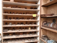 Lot 373 - messen en schijven - afbeelding 1 van  4