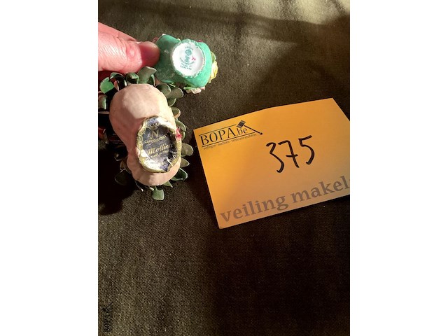 Lot 375 - bloemstukjes capodimonte en crown staffordshire, 2 stuks - afbeelding 3 van  3