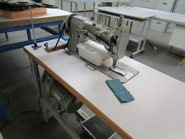 Lot 375 - naaimachine durkopp - afbeelding 5 van  6