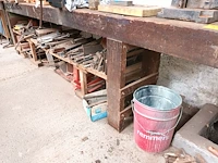 Lot 376 - houten werkbank - afbeelding 1 van  4