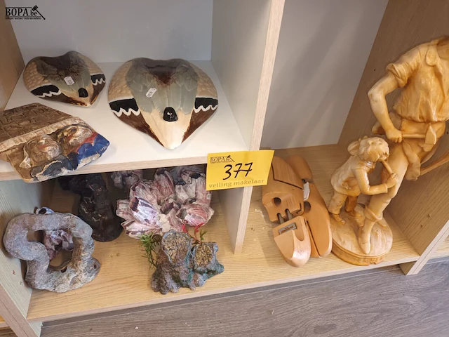 Lot 377 - decoratie. 10 stuks - afbeelding 1 van  4