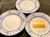 Lot 377 - grote wandborden gemerkt, 3 stuks - afbeelding 1 van  7