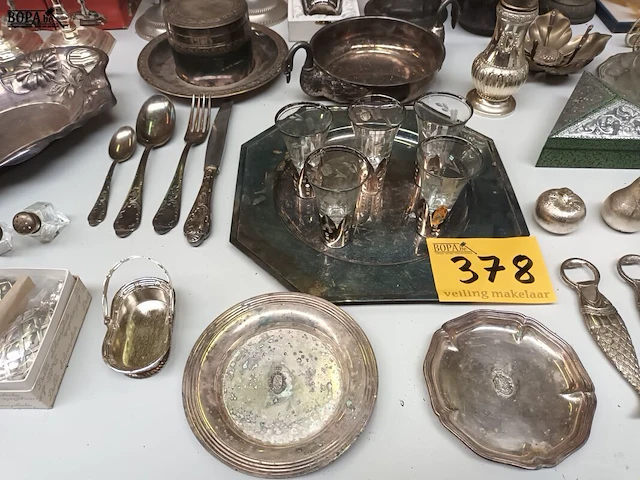 Lot 378 - lot verzilverd tafelgerei. 60 stuks - afbeelding 9 van  9