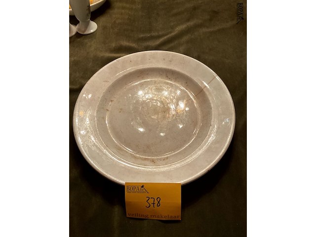 Lot 378 - oud wit bord maastricht pregout - afbeelding 1 van  3
