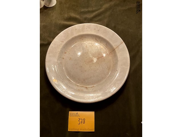 Lot 378 - oud wit bord maastricht pregout - afbeelding 2 van  3