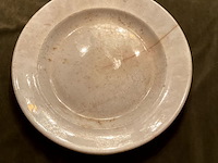 Lot 378 - oud wit bord maastricht pregout - afbeelding 2 van  3