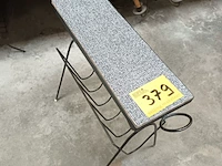 Lot 379 - retro krantenrekje - afbeelding 1 van  3
