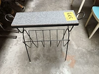 Lot 379 - retro krantenrekje - afbeelding 2 van  3