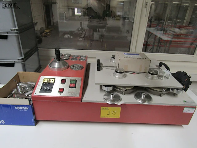 Lot 379 - slijtage tester voor stoffen - afbeelding 1 van  6
