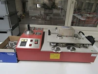 Lot 379 - slijtage tester voor stoffen - afbeelding 1 van  6