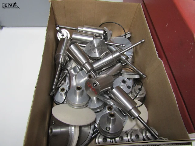 Lot 379 - slijtage tester voor stoffen - afbeelding 5 van  6