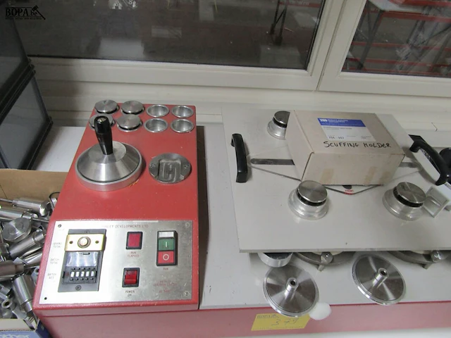Lot 379 - slijtage tester voor stoffen - afbeelding 6 van  6
