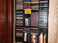 Lot 38 - cd rekken met inhoud - afbeelding 1 van  7