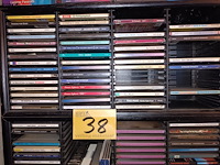 Lot 38 - cd rekken met inhoud - afbeelding 3 van  7
