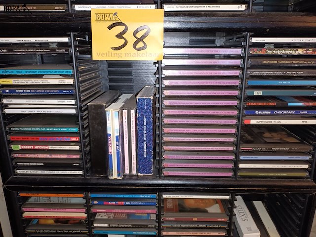 Lot 38 - cd rekken met inhoud - afbeelding 4 van  7