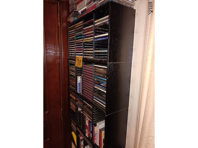 Lot 38 - cd rekken met inhoud - afbeelding 6 van  7