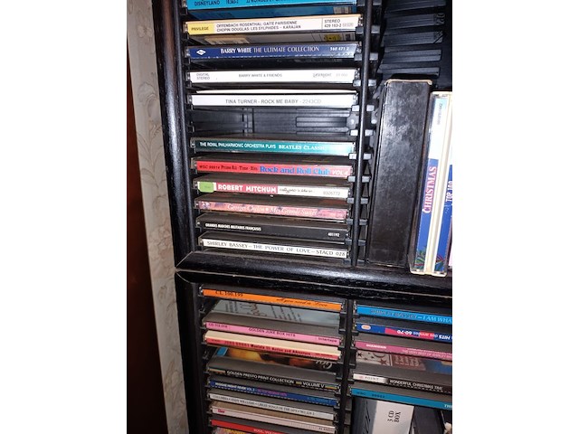 Lot 38 - cd rekken met inhoud - afbeelding 7 van  7