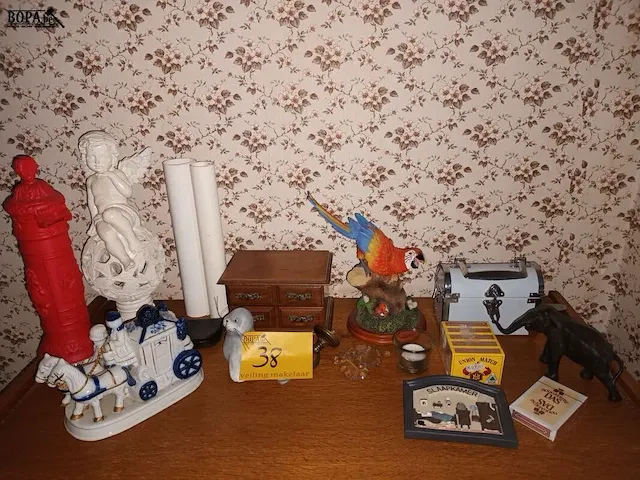 Lot 38 - decoratie. 17 stuks - afbeelding 1 van  4