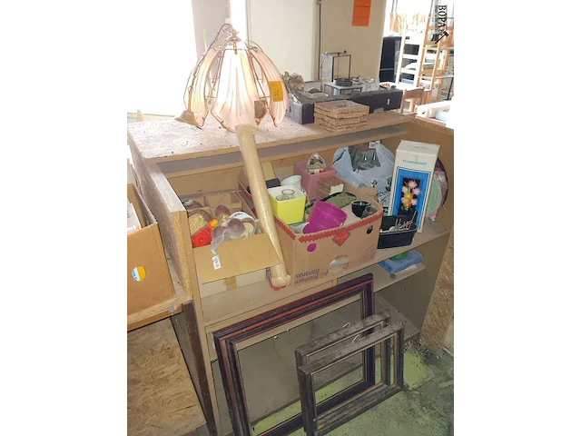Lot 38 - decoratie en luchter - afbeelding 1 van  5