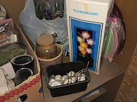 Lot 38 - decoratie en luchter - afbeelding 3 van  5